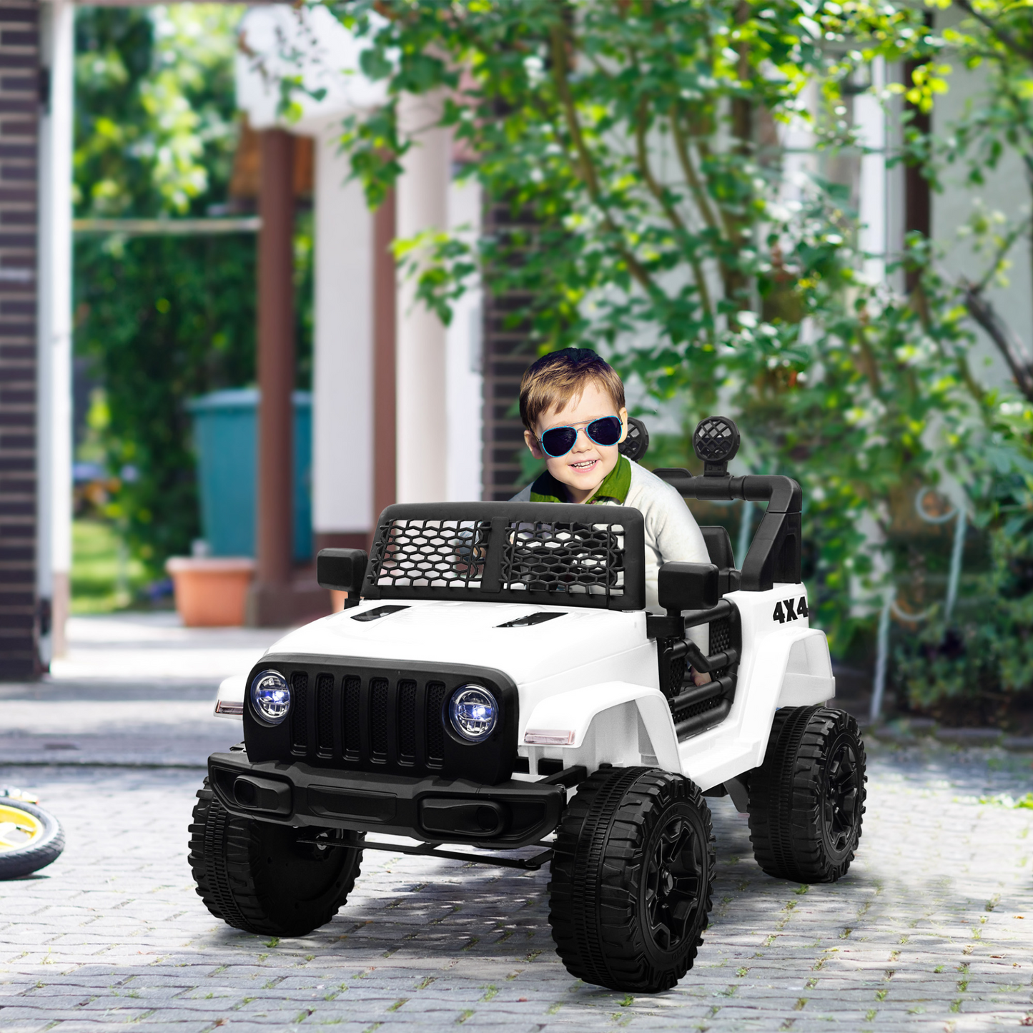 HOMCOM 12V Battery-powered 2 Motors Kids Electric Ride On Car Truck Off-road Toy with Parental Remote Control Horn Lights Suspension Wheels for 3-6 Years Old White